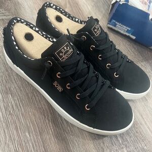 Skechers women’s shoes size 9 new